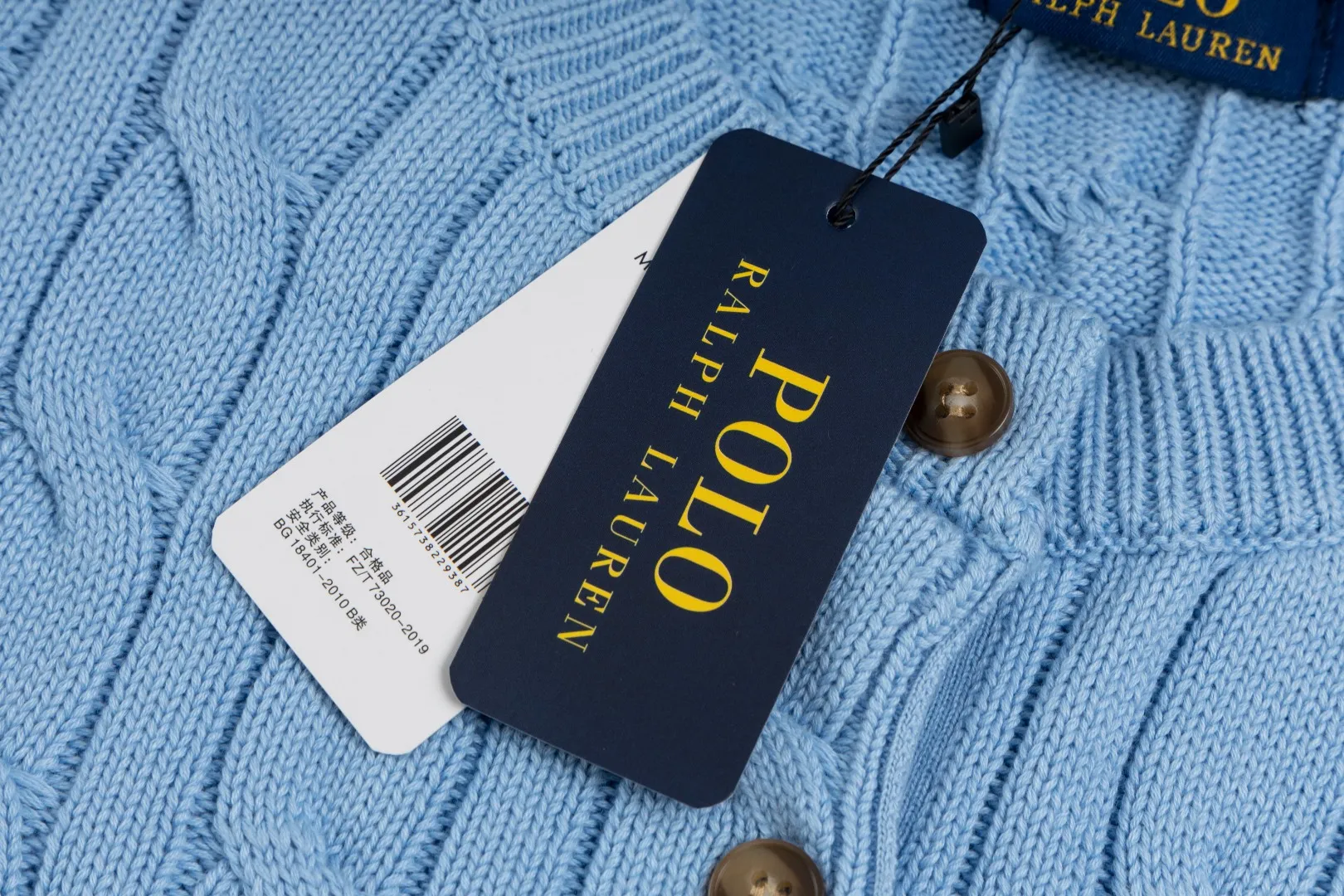 P230 #R93 RALPH LAUREN Ralph Lauren twelve colors classic small label embroidery logo seven-button knitted cable cardigan sweater women's top, high-density LOGO embroidery on the chest, original customization of tag accessories. Made of pure cotton yarn, pure cotton is skin-friendly and comfortable, small label war horse embroidered twist button cardigan sweater 🐎 high quality, follow the blogger to learn how to wear it! Let’s buy a Ralph Lauren cable sweater. It’s a super hard-to-find series after it became popular. It’s hard to find one on the official website. It’s simple and practical to wear, with a lazy and loose feel. The thickened fabric has more texture, feels soft and delicate, and has a loose fit. Whether worn alone or layered, you can wear different styles of fashion with just one piece!   Size: